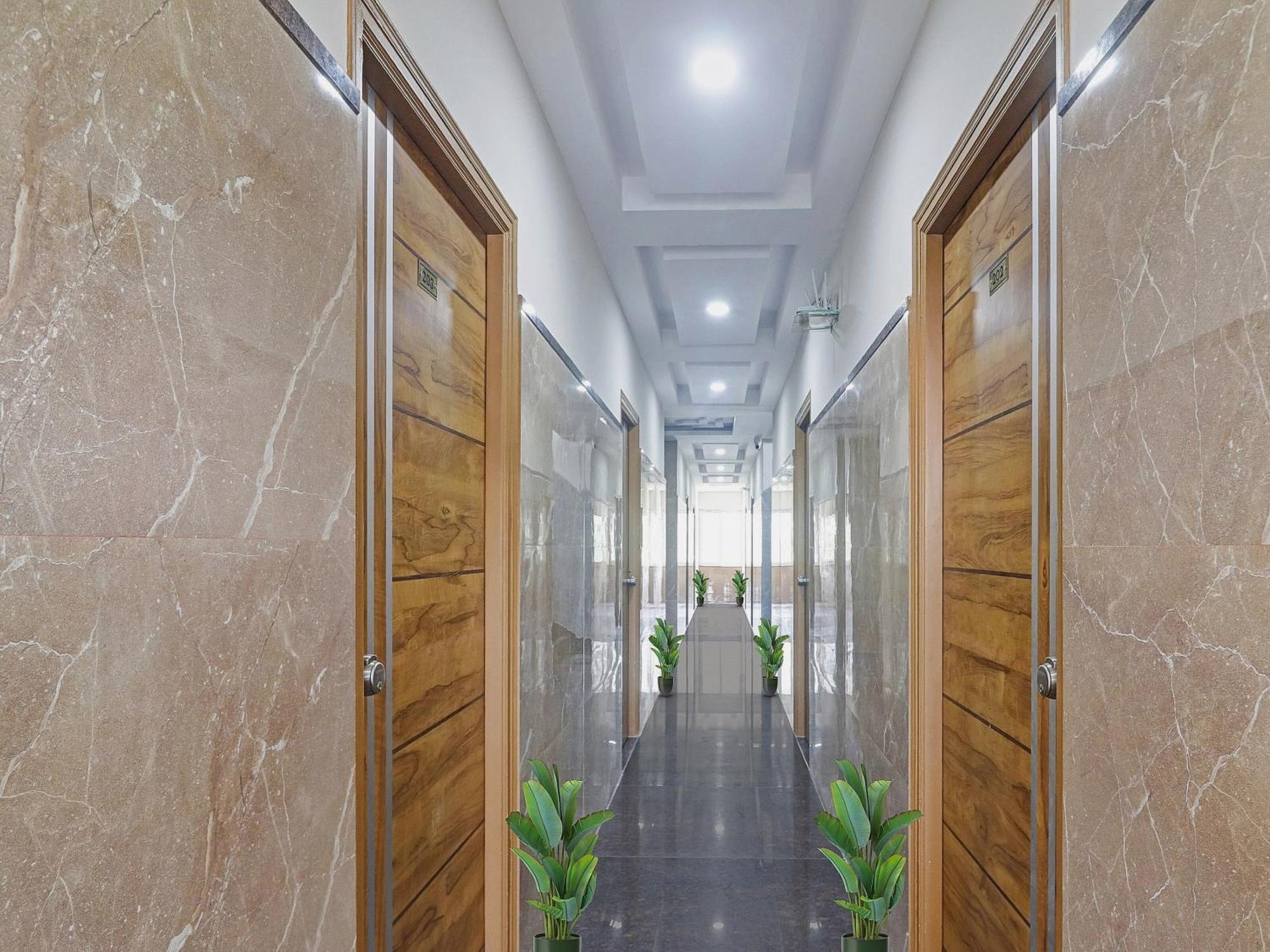 Super Capital O Srinika Inn Gachibowli 外观 照片