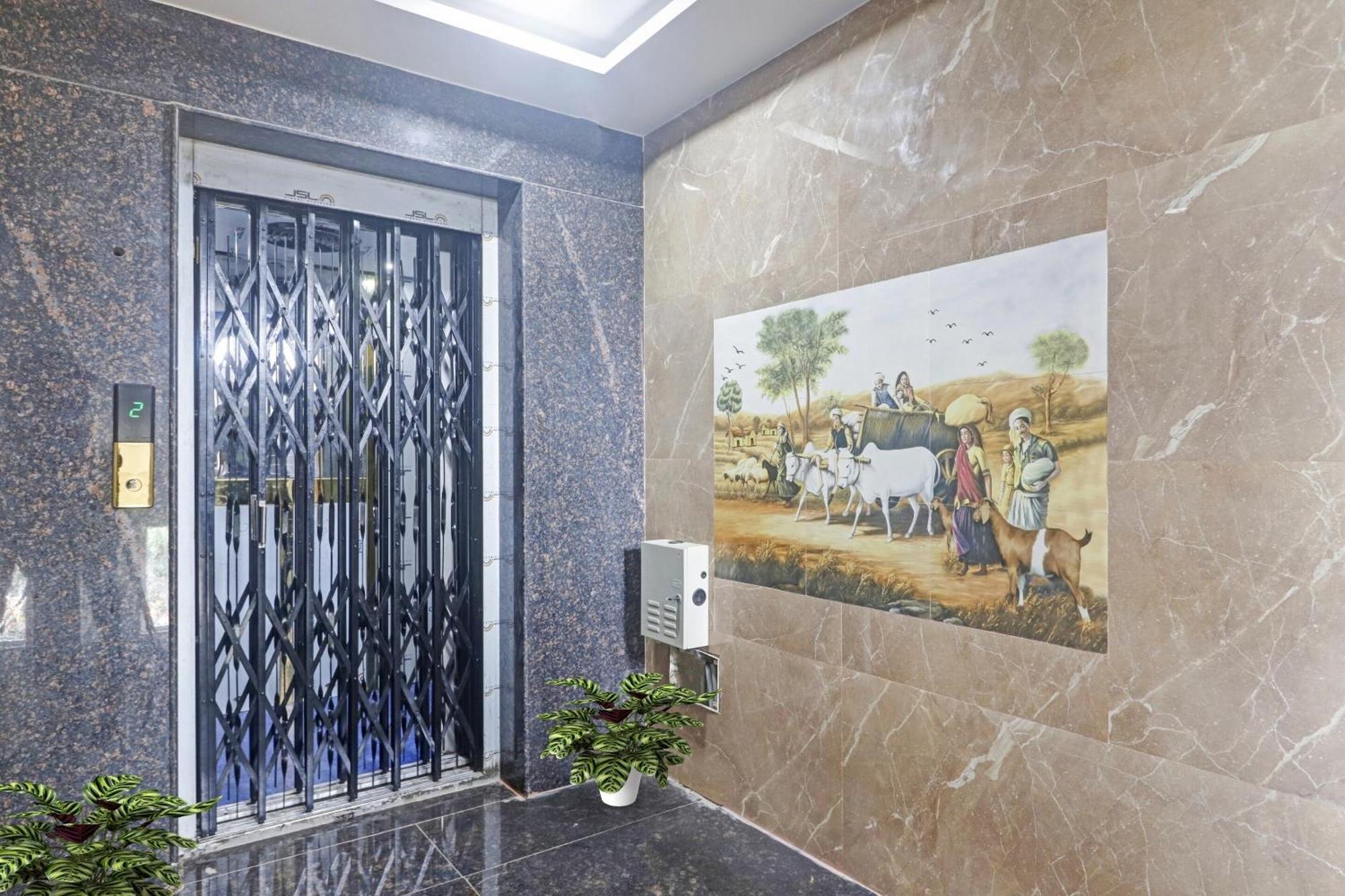 Super Capital O Srinika Inn Gachibowli 外观 照片