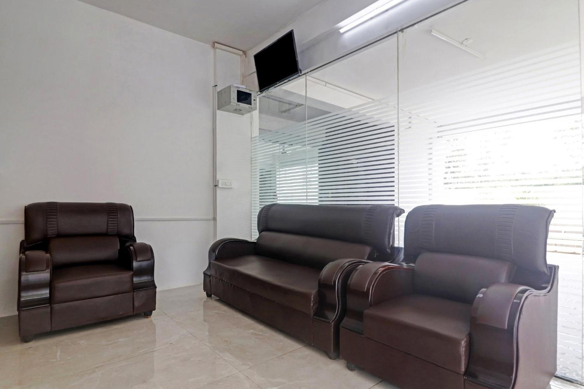 Super Capital O Srinika Inn Gachibowli 外观 照片