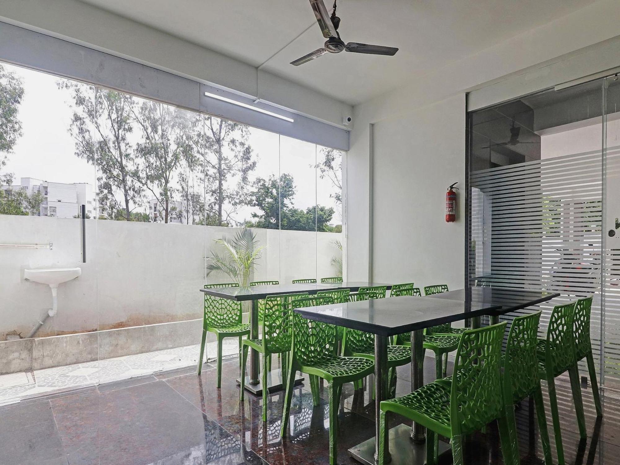 Super Capital O Srinika Inn Gachibowli 外观 照片